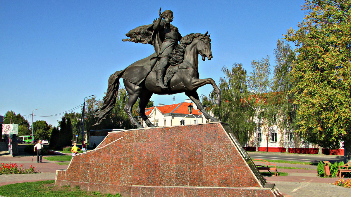 памятник всеславу брячиславичу в полоцке фото