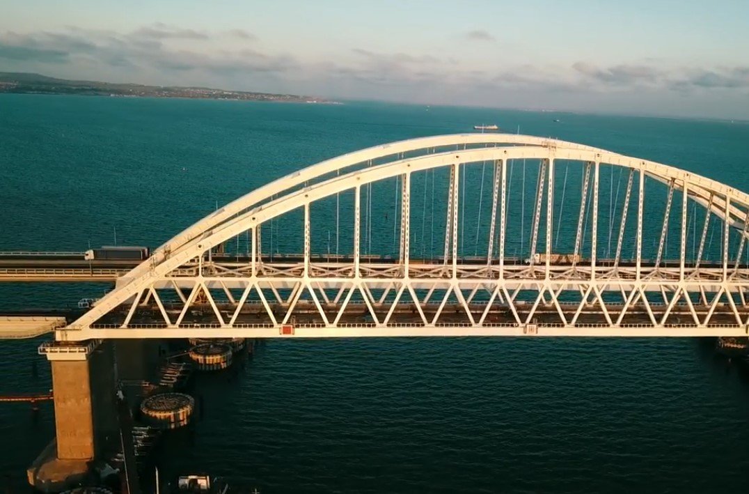 жд арка крымского моста фото
