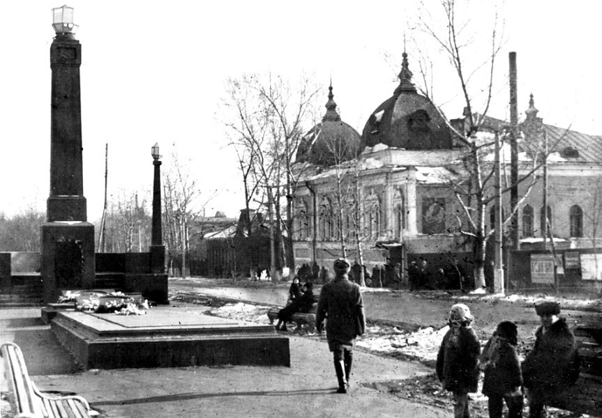 За Советскую власть. венков, Возложение, 1950х, памятнику, городском, молодежи, фестивале, Фотографии, Барнауле, установление, павшим, обелиск, советской, власти, городе, установлен, Памятник