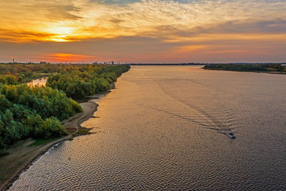 Река в астрахани