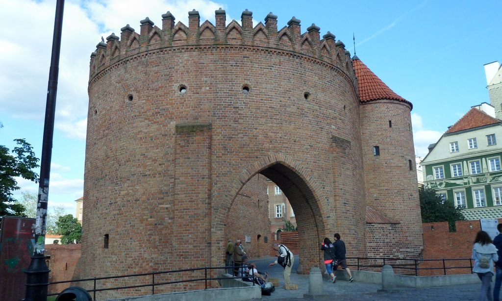варшавский барбакан варшава фото