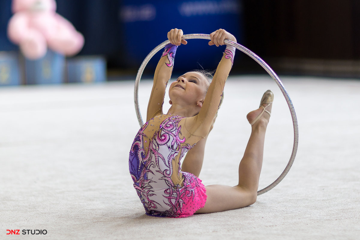 Картинка с девушкой гимнасткой