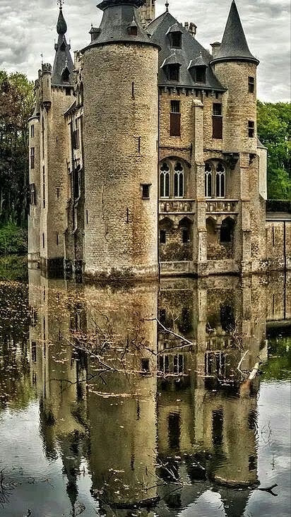 vorselaar castle, belgium фото