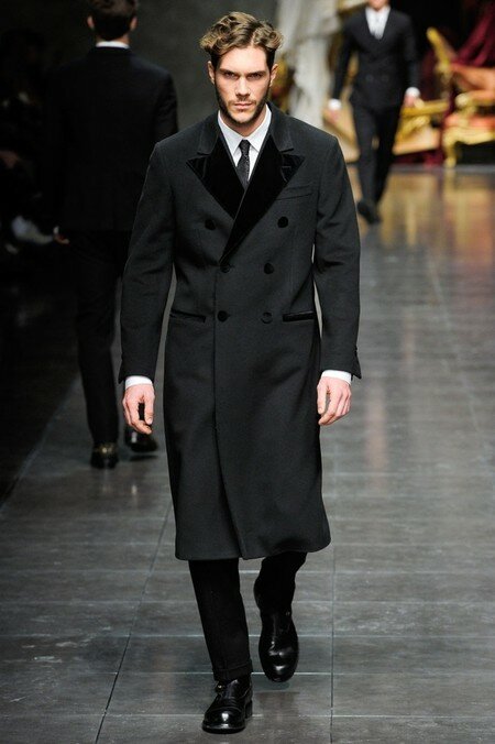Образ в пальто из шерсти с бархатным воротником для парня
