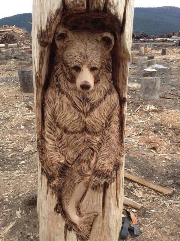 резной медведь из дерева фото