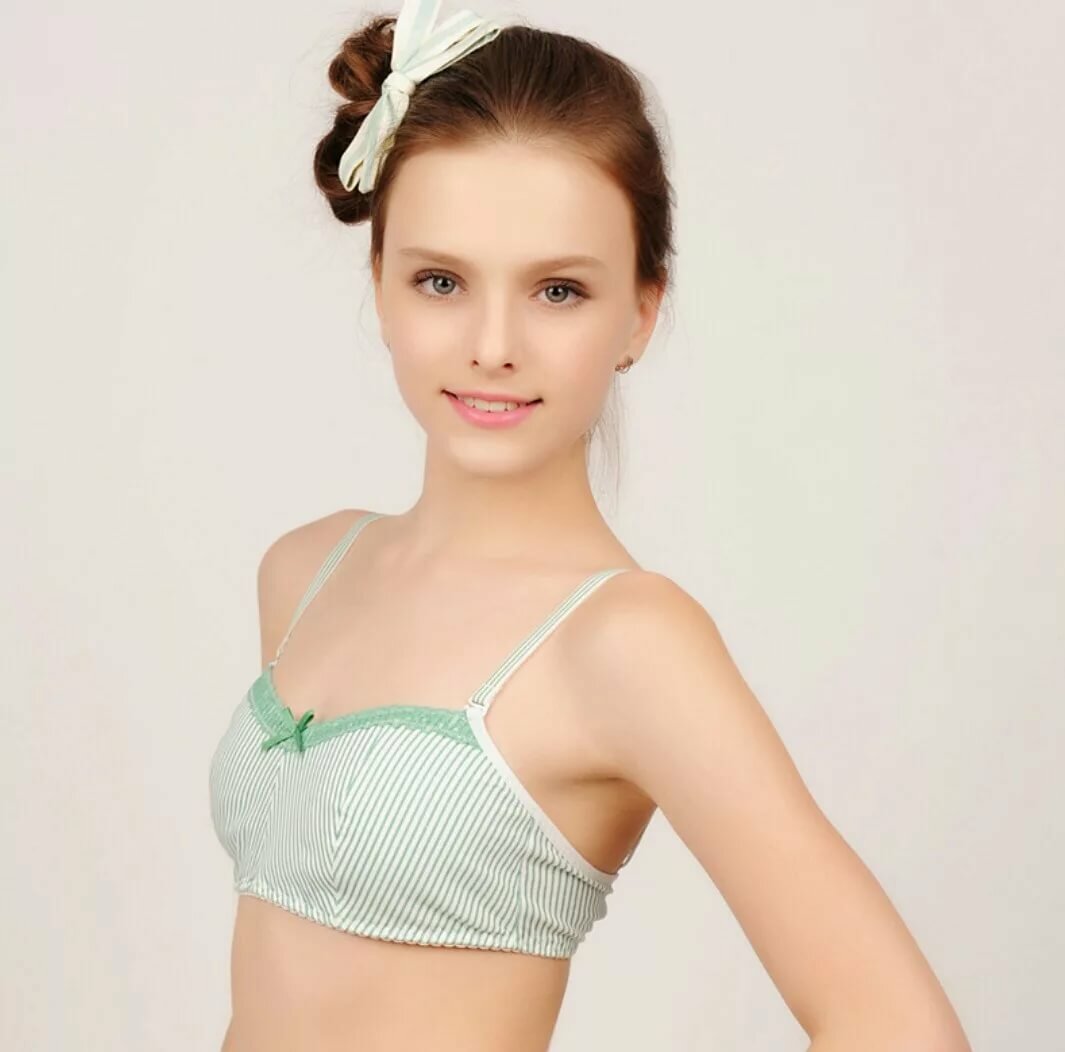 little-petite-small-tits-people-having-swinger