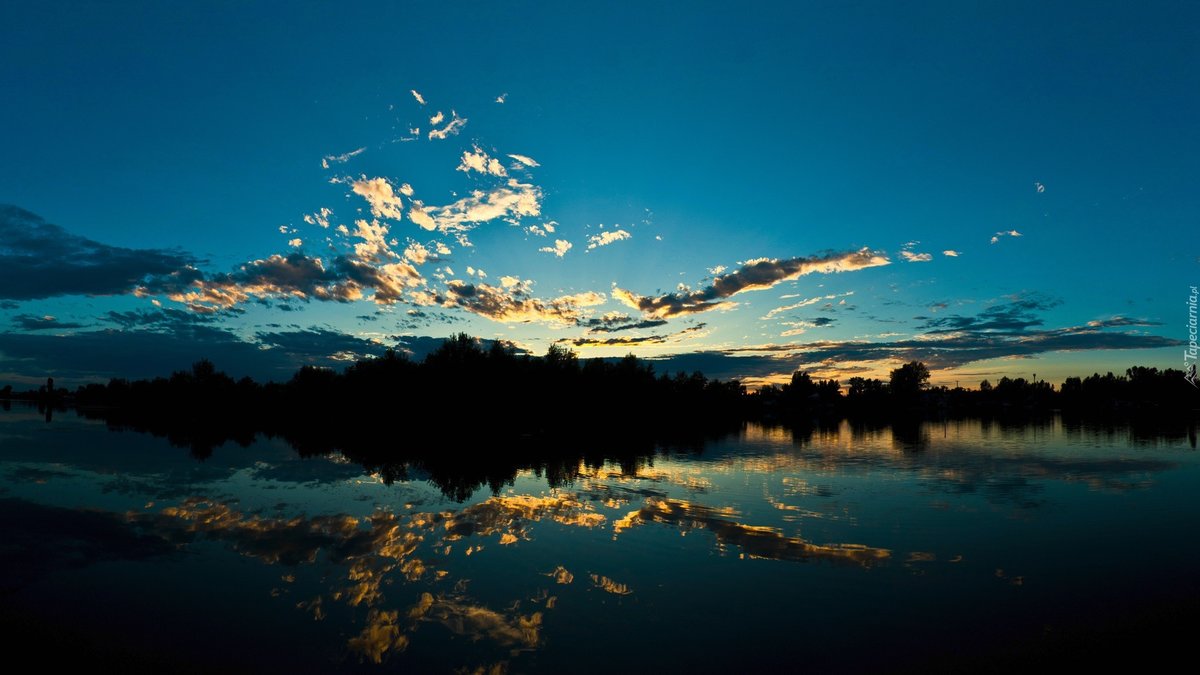отражение неба в воде фото