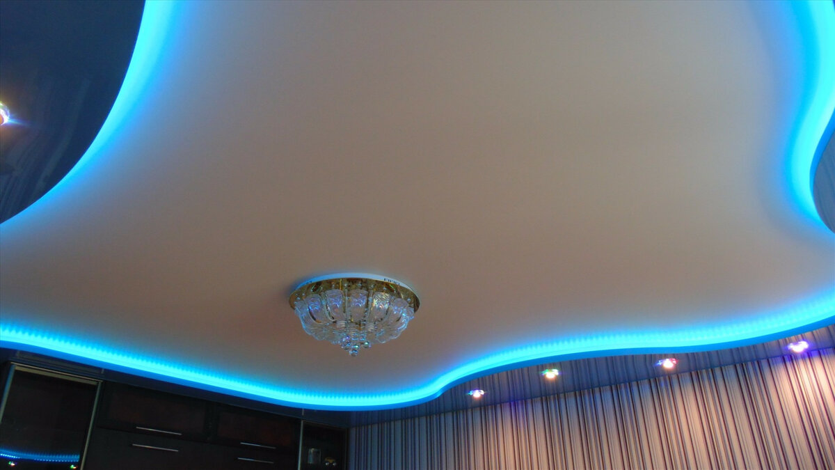 двухуровневый потолок с подсветкой фото