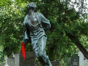 памятник зое космодемьянской на новодевичьем кладбище фото