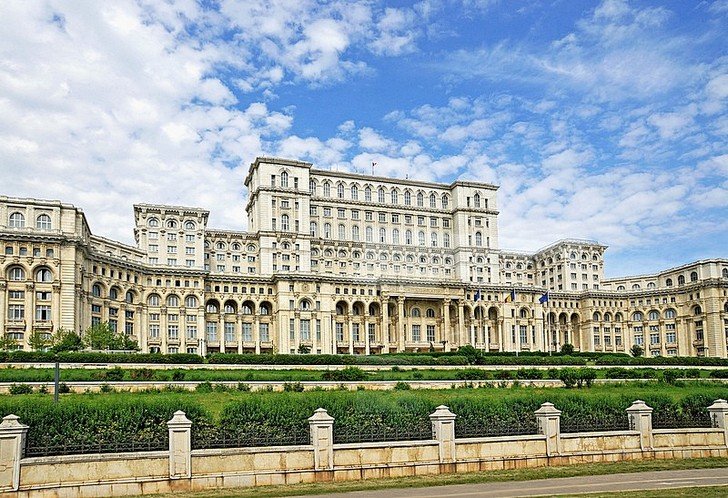 дворец парламента в бухаресте фото
