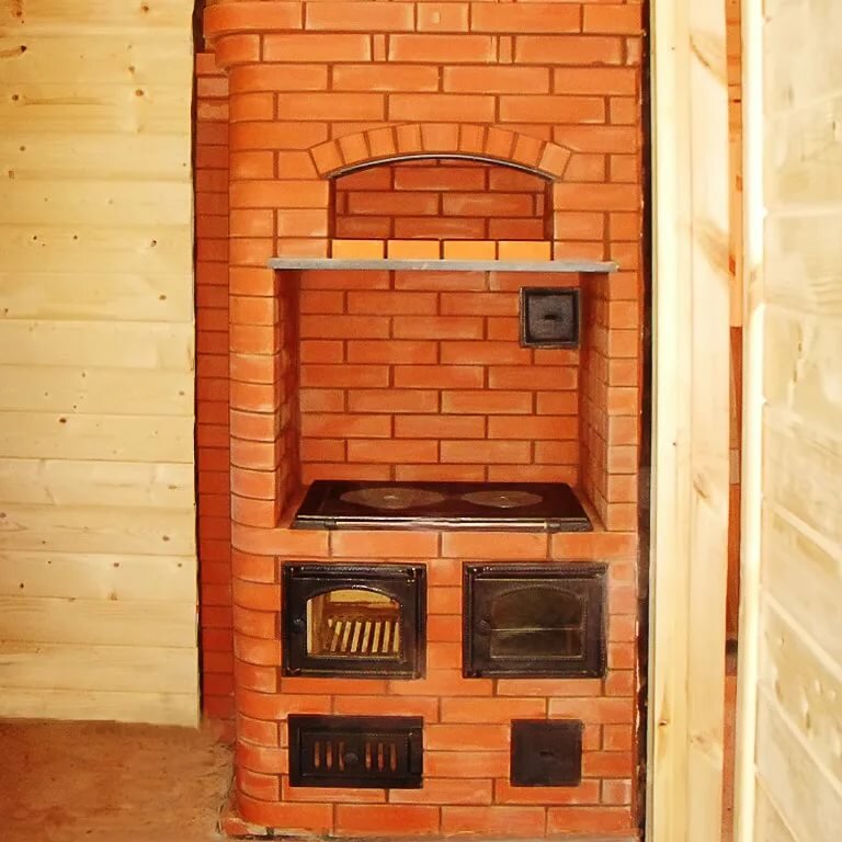 построить печь из кирпича в деревянном доме