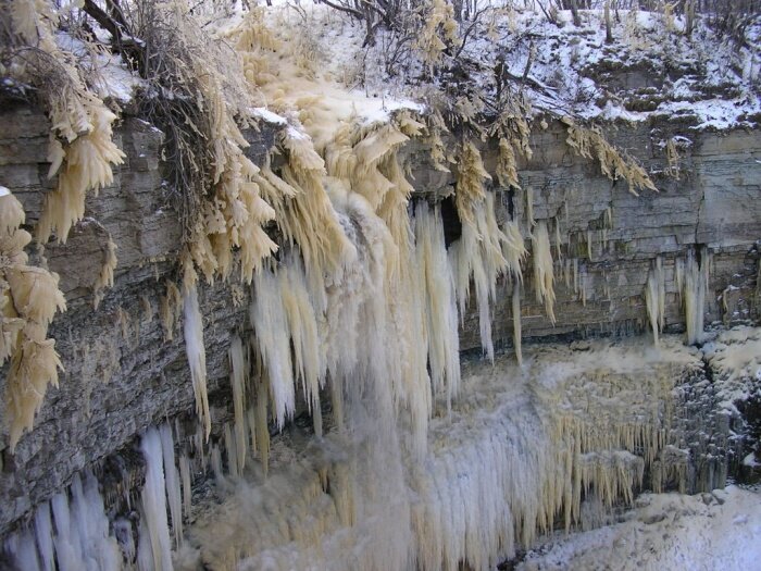 замерзший водопад фото