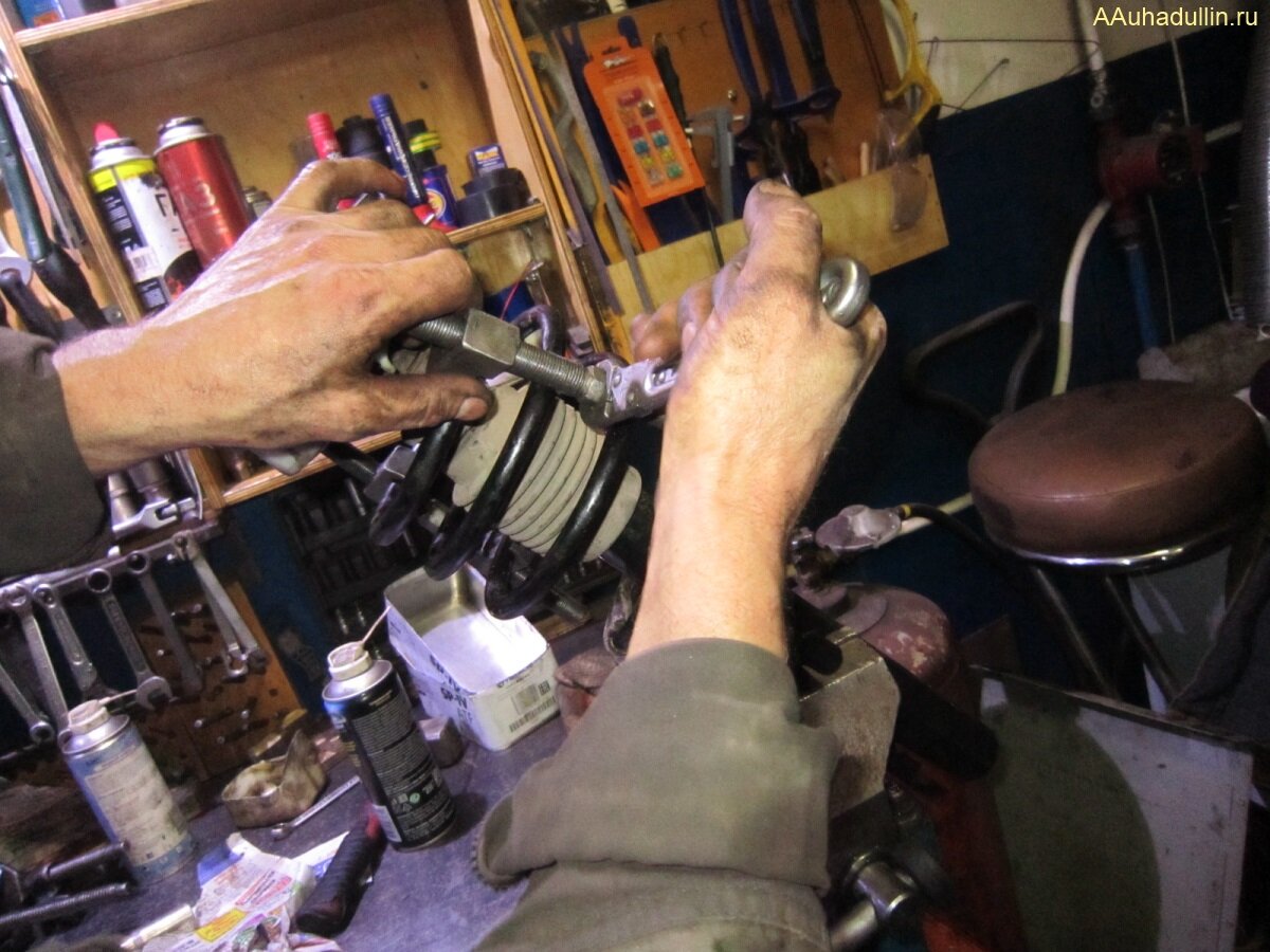  сжатия упругих витков пружины 