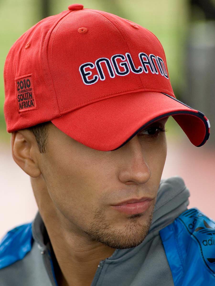 Картинки парень в бейсболке и в очках