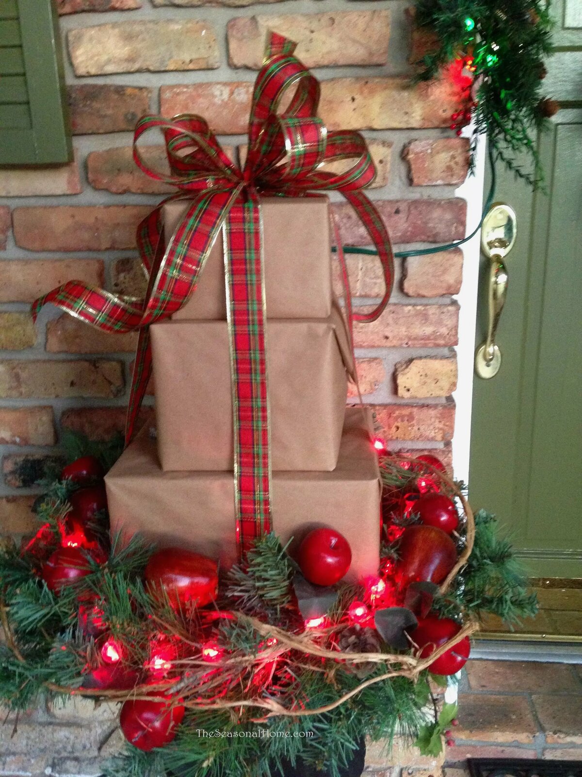 creative christmas door decorating ideas фото