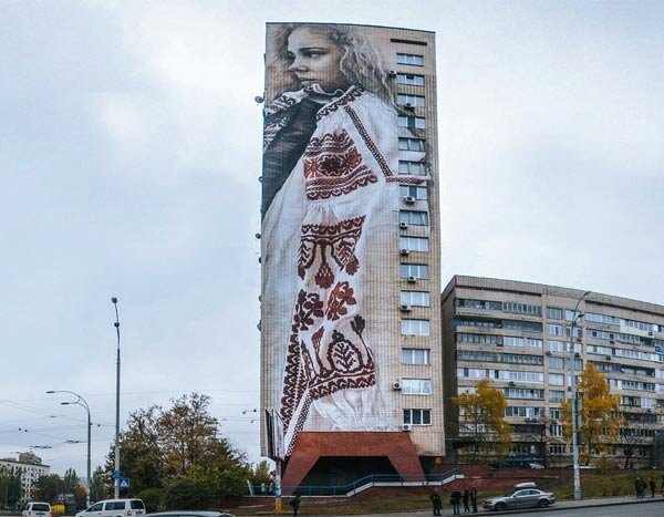 мурал на бульваре леси украинки 36 фото