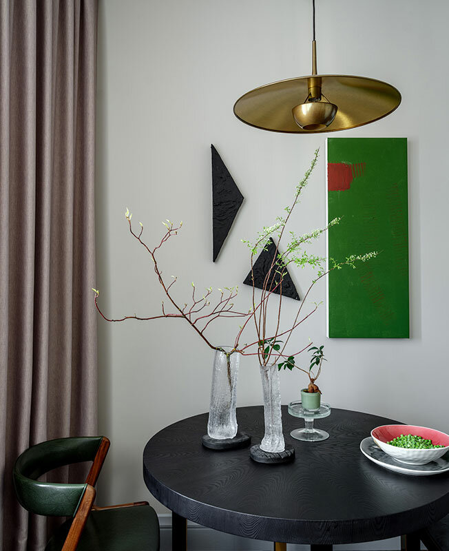mid century стиль в интерьере люстра фото