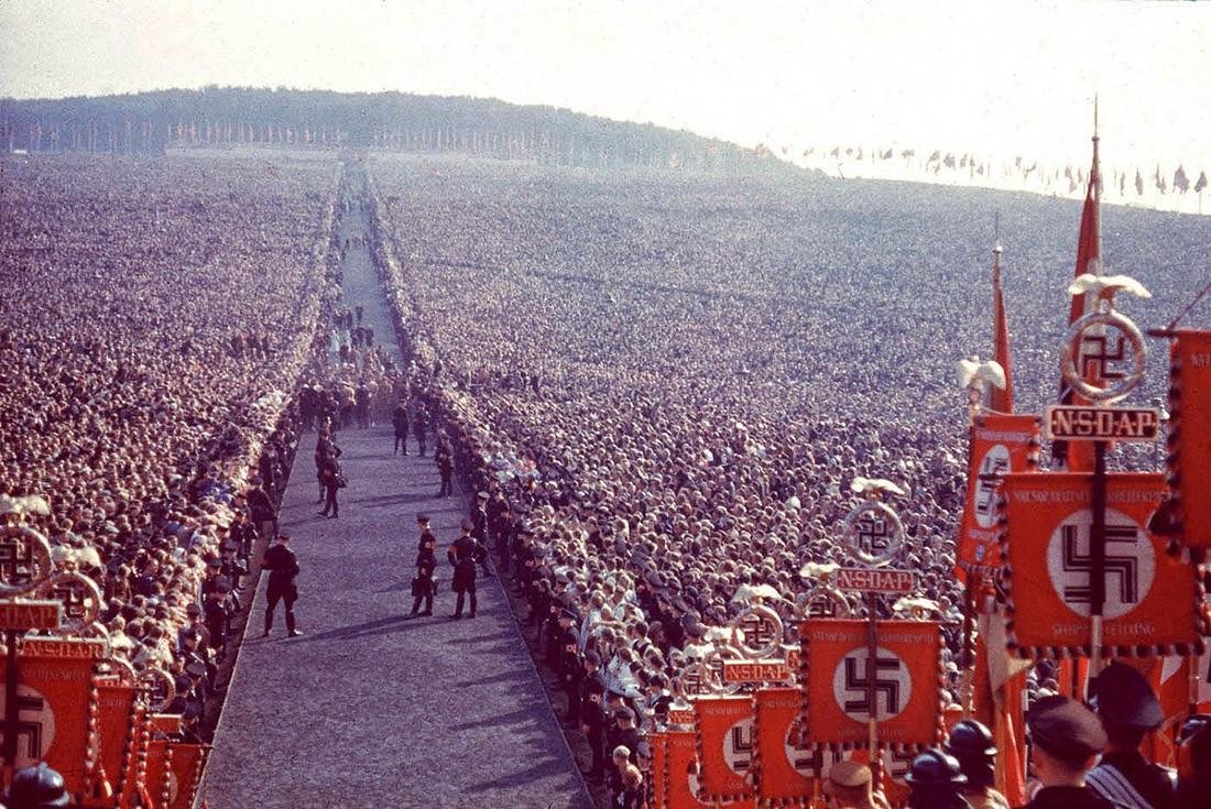 митинг в германии в поддержку гитлера 1937 фото