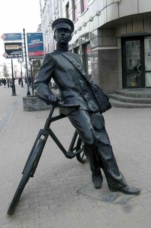 памятник почтальону в нижнем новгороде фото