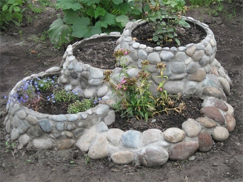 клумба из камней фото