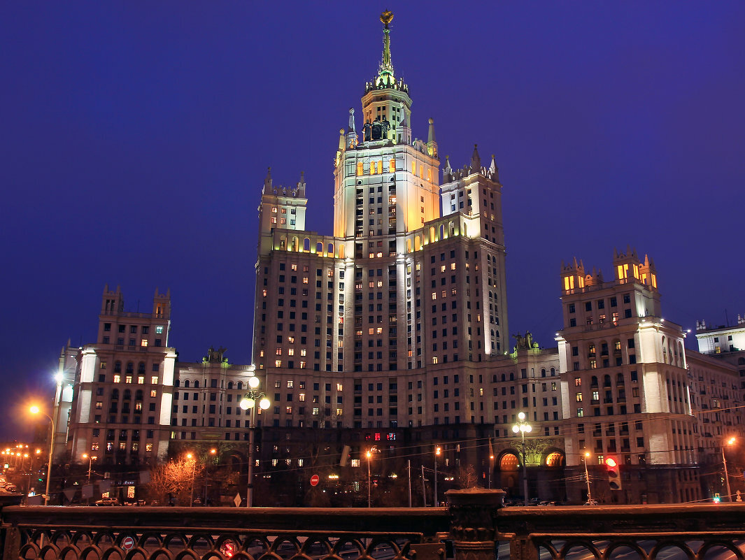 москва высотка на котельнической набережной фото