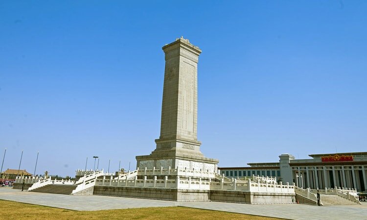 площадь тяньаньмэнь монумент народным героям фото