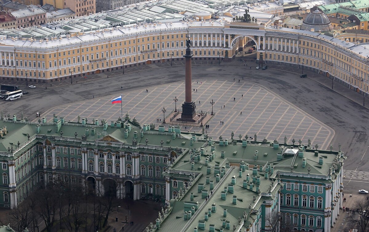 высота зимнего дворца двадцать два метра