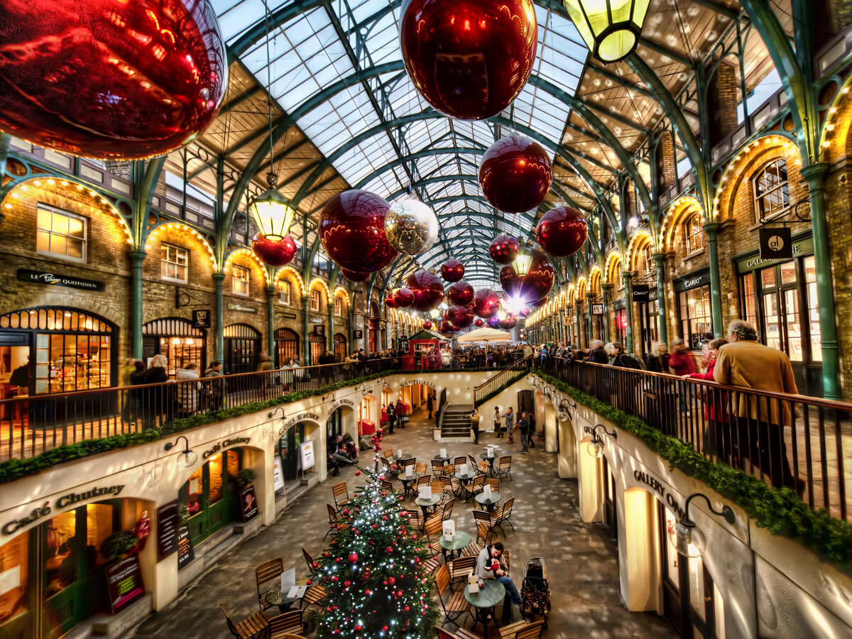 christmas on covent garden, лондон, великобритания фото