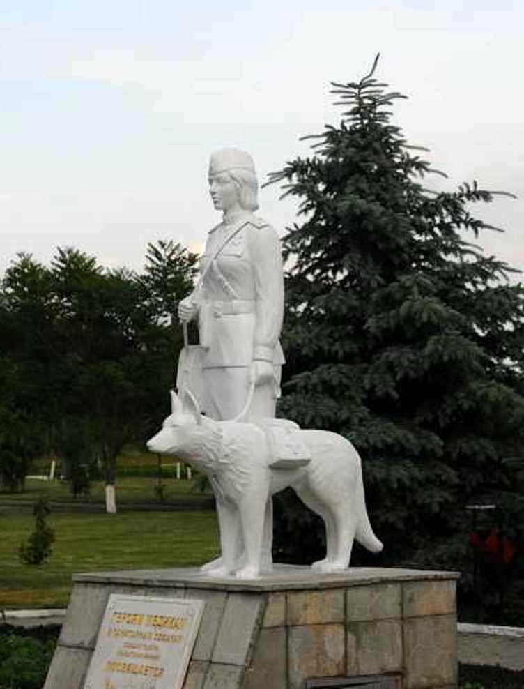 памятник героям-медикам и санитарным собакам, г. ессентуки фото