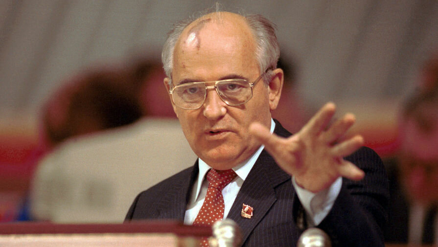 «Самый молодой член советского Политбюро, Михаил Горбачев ...
