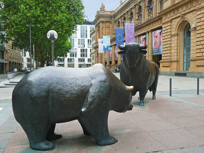 быки и медведи на фондовом рынке скульптуры фото