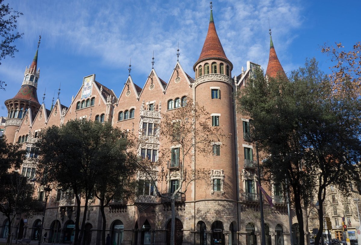 дом с шипами (casa de les punxes) \ фото