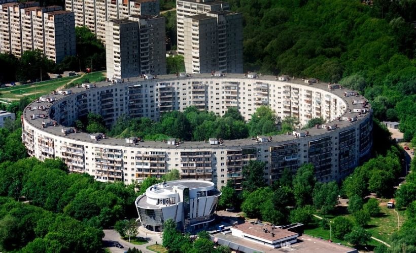 круглый дом в москве на довженко фото