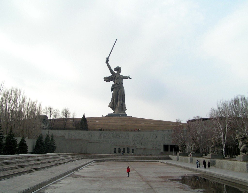 скульптура родина-мать зовет в волгограде фото