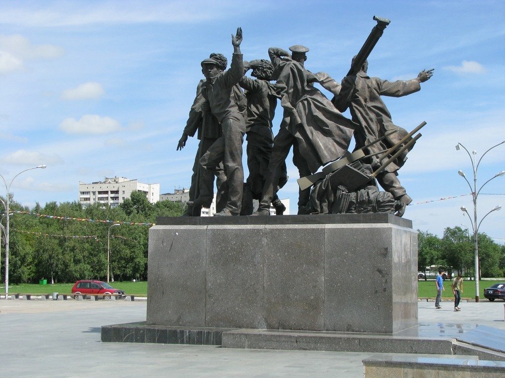 памятник первостроителям комсомольск на амуре фото