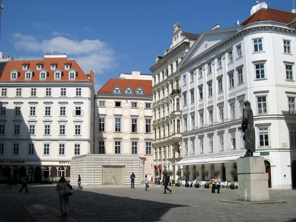 вена judenplatz фото