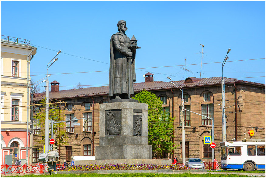 памятник ярославу мудрому ярославль фото