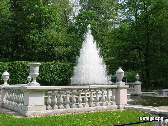 фонтан пирамида в петергофе фото