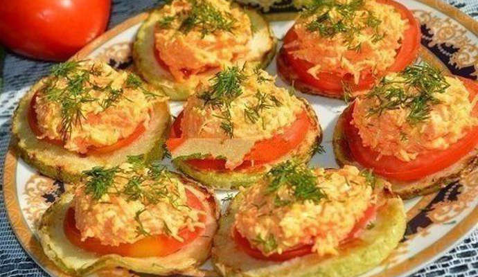 закуска из жареных кабачков с помидорами и сыром фото