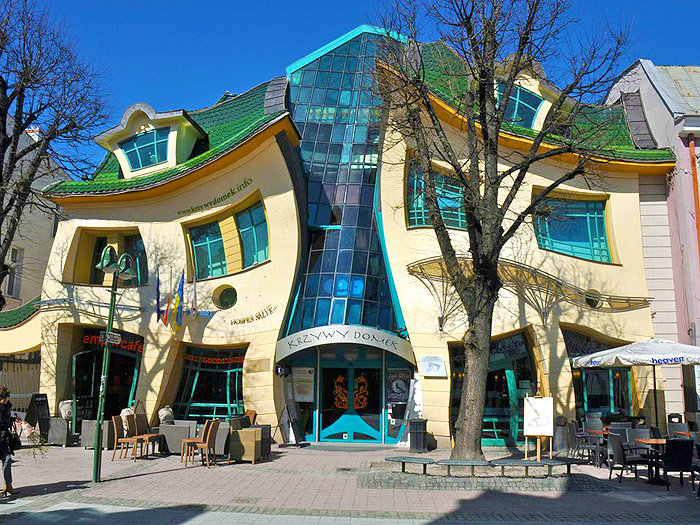 кривой дом в городе сопот (польша) фото