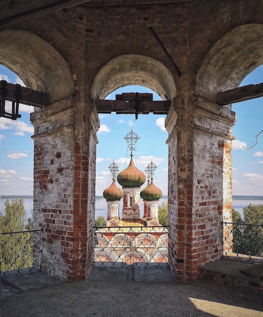 собор троицы живоначальной в осташкове фото