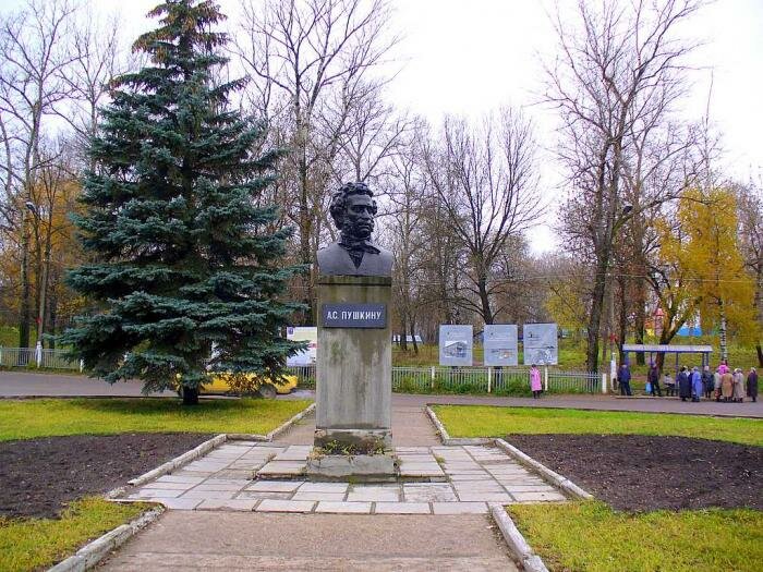 памятник пушкину в торжке фото