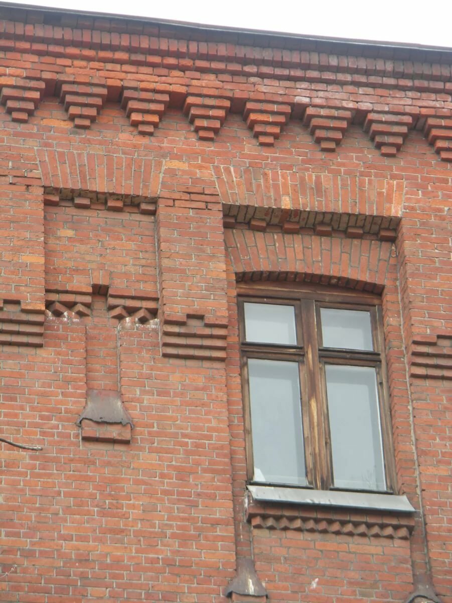 пилястры из кирпича на фасаде фото