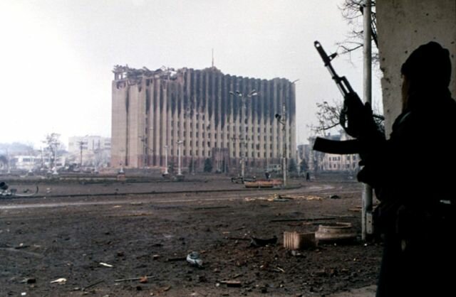 дворец дудаева штурм грозного 1995 фото