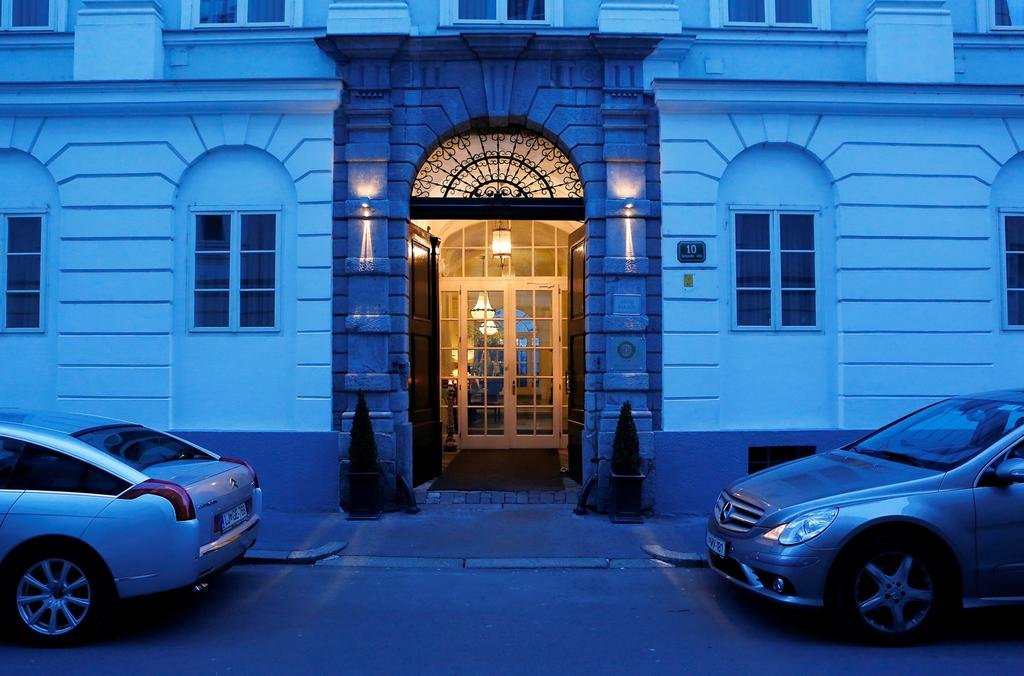 antiq palace любляна · отель · 4 фото