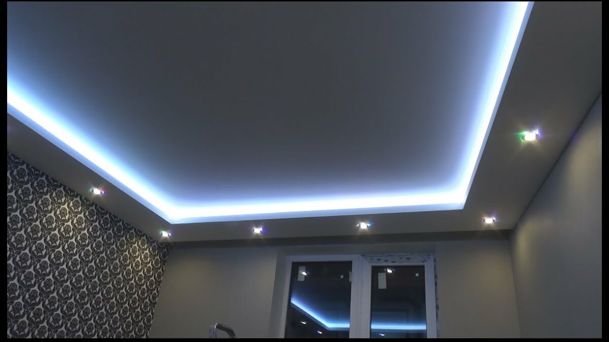двойной потолок из гипсокартона с подсветкой