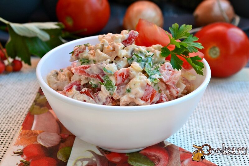салат с курицей и помидорами фото