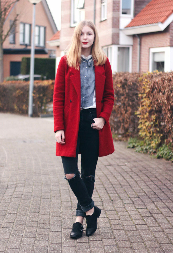 красное пальто для блондинки женское фото