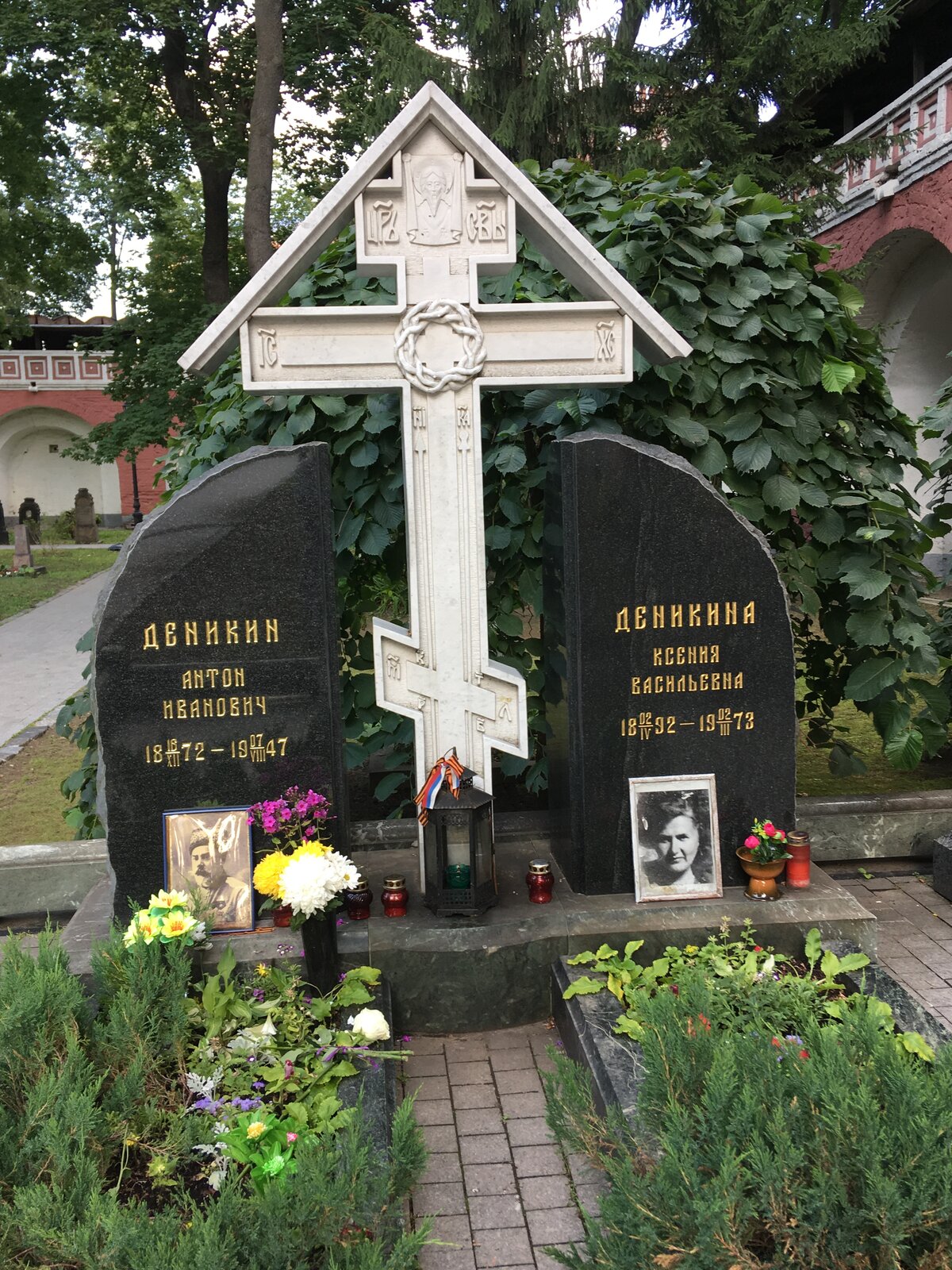 донской монастырь могила деникина фото