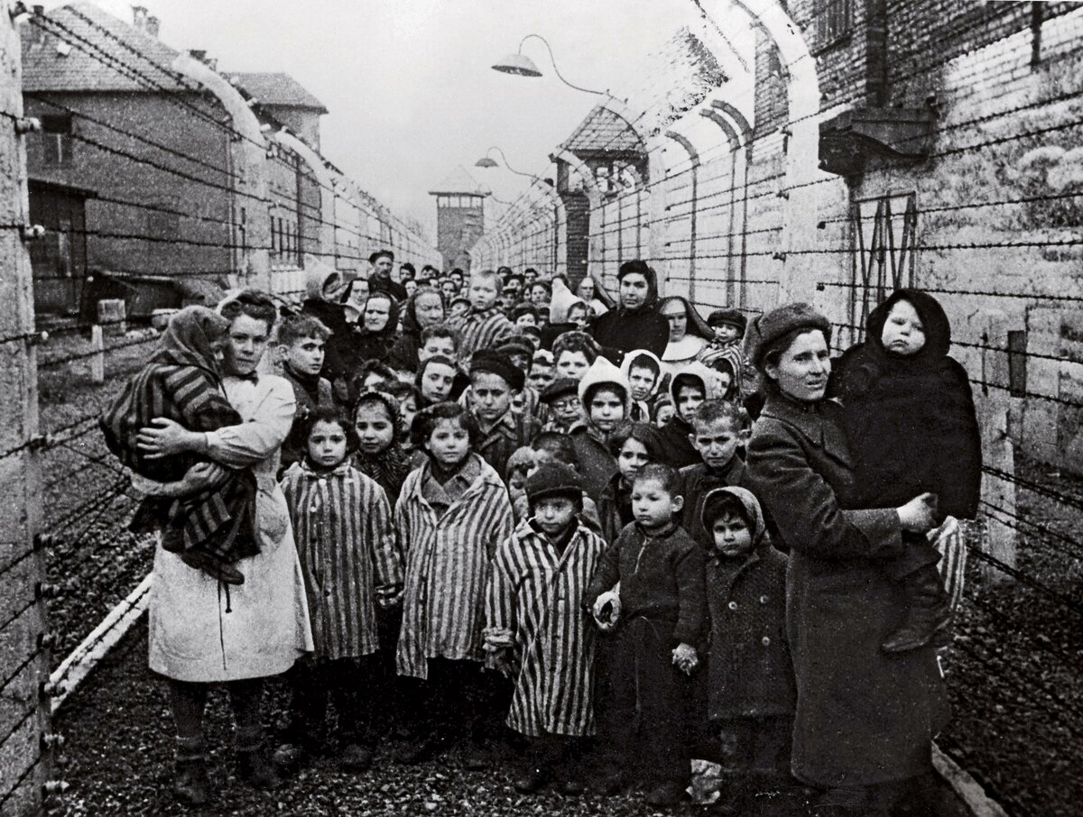 освобождение узников освенцима 1945 фото